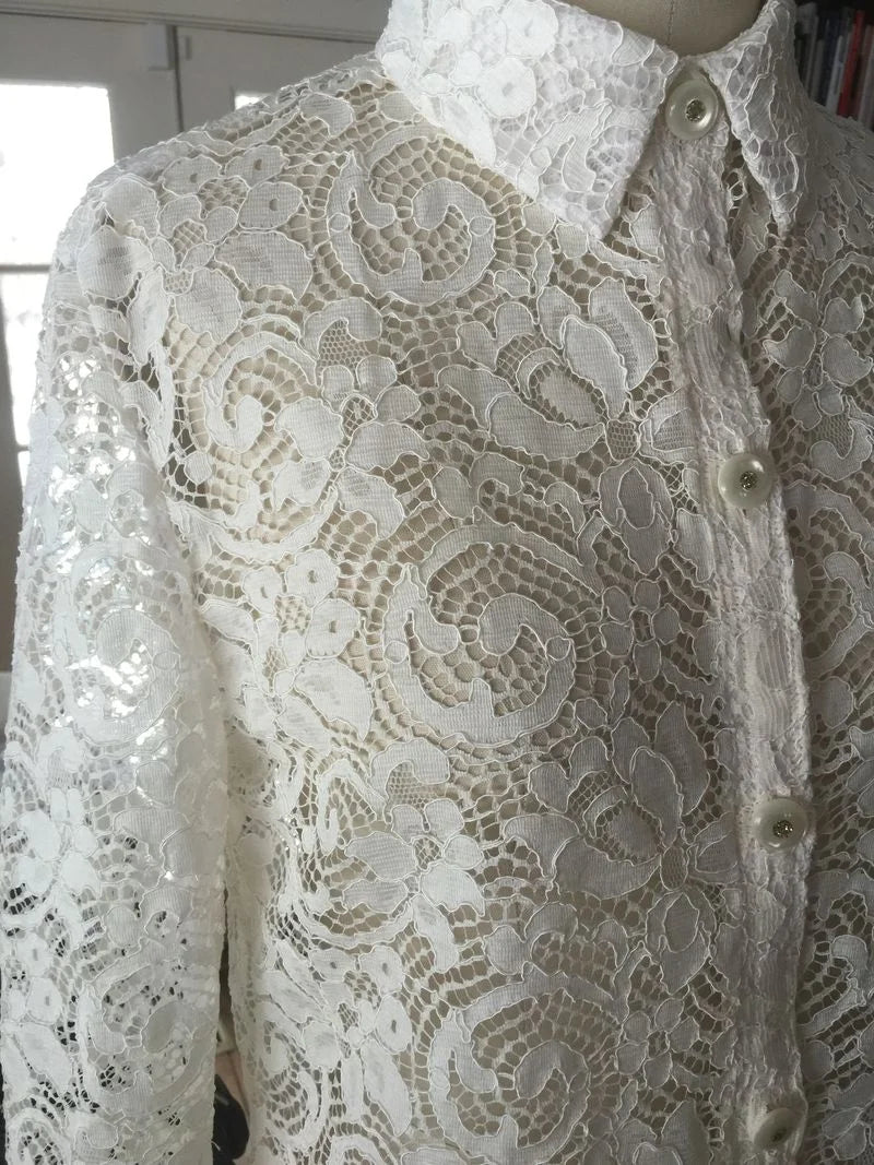 A Handsewn Lace Grainline Archer