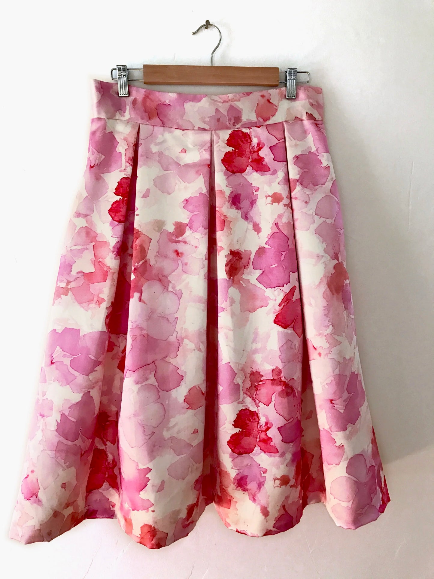 A Just Patterns Floral Pleated Midi Skirt